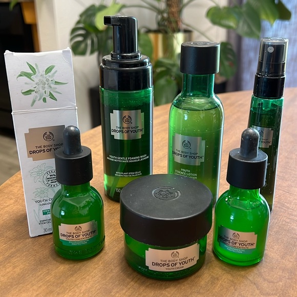 The Body Shop Other - The Body Shop Drops of Youth Bundle